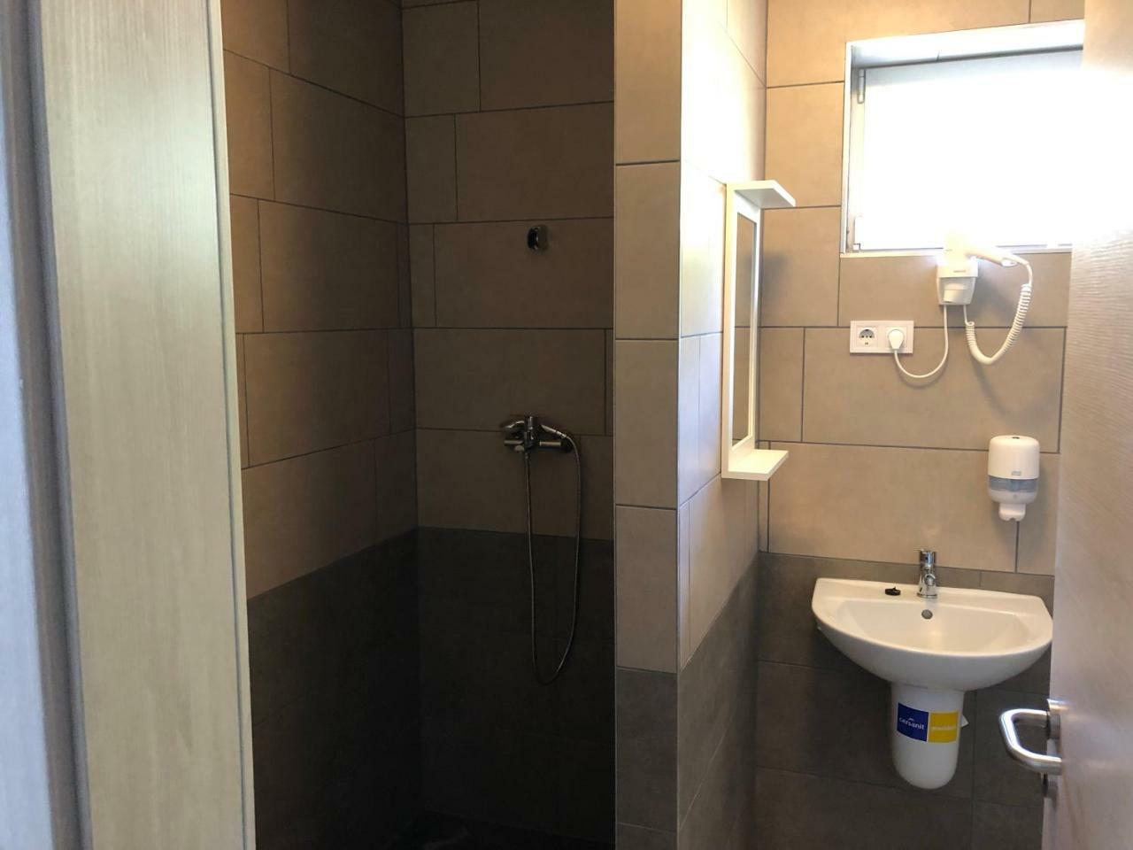 Juno Apartman Vendeghaz Miskolc Exterior photo