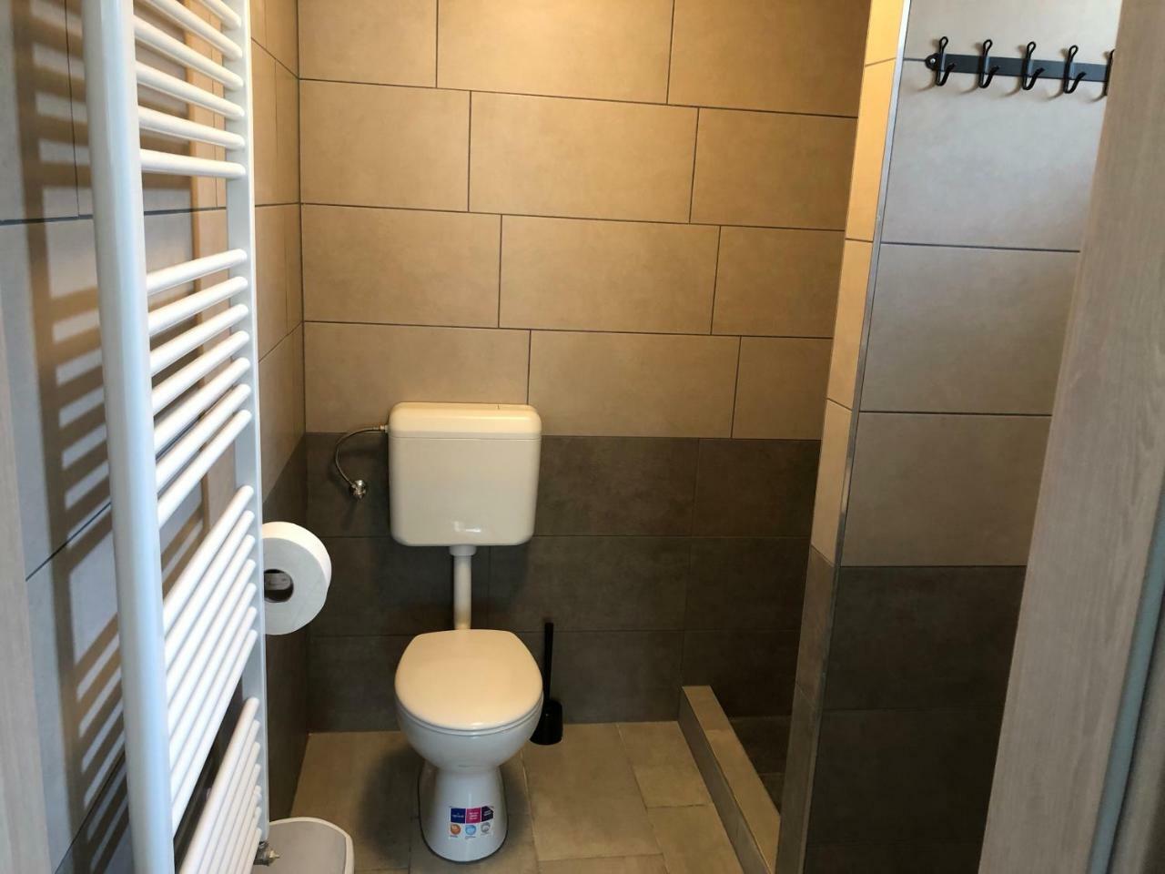 Juno Apartman Vendeghaz Miskolc Exterior photo