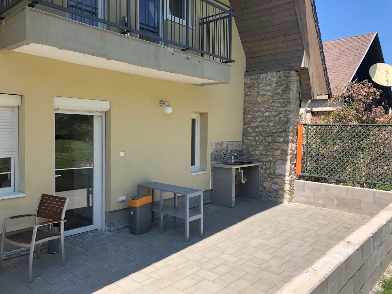 Juno Apartman Vendeghaz Miskolc Exterior photo